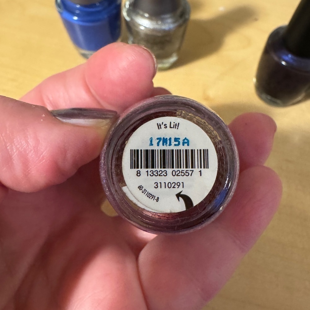 Opi and Morgan Tailor nails polishes - Picture 3 of 6